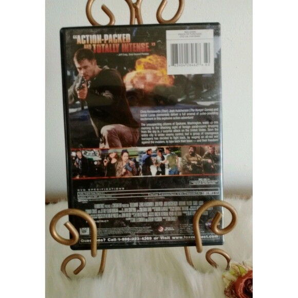 Red Dawn (DVD) Explosive Action Adventure Movie Chris Hemsworth, Josh Hutcherson - Picture 3 of 3